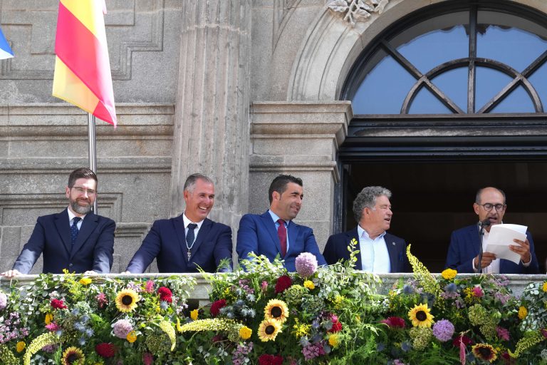 Las Festas da Peregrina se estrenan con la lectura del pregón, a cargo del periodista Ramón Rozas