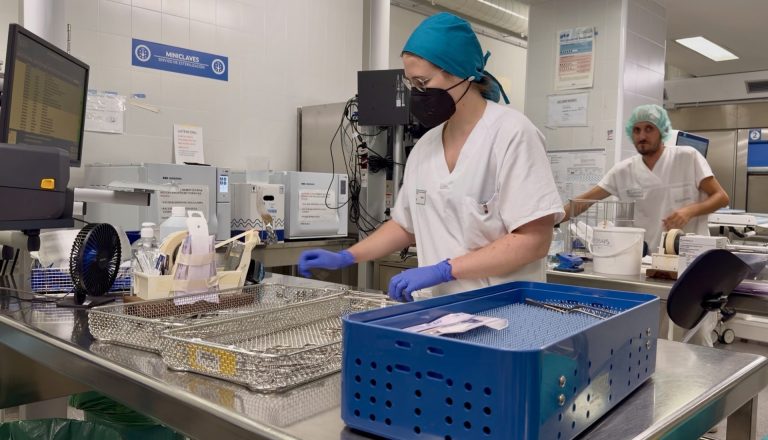 El Hospital de Ourense realizó en 2025 cerca de 70.000 esterilizaciones de material sanitario, 250 diarias de media