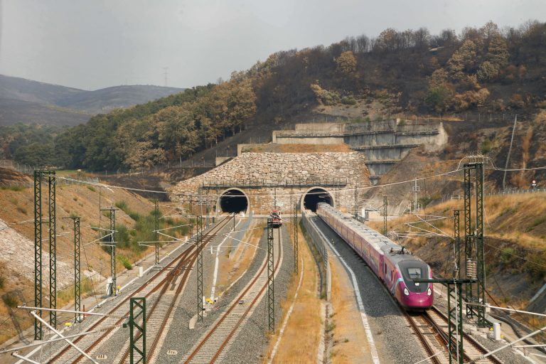 El PP pide al Gobierno que rectifique su decisión de excluir a Galicia del plan estatal de ancho de vía internacional