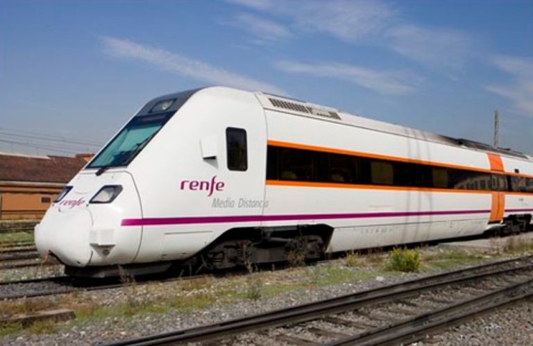 Renfe refuerza este miércoles los trenes en el Eje Vigo-A Coruña por el eclipse
