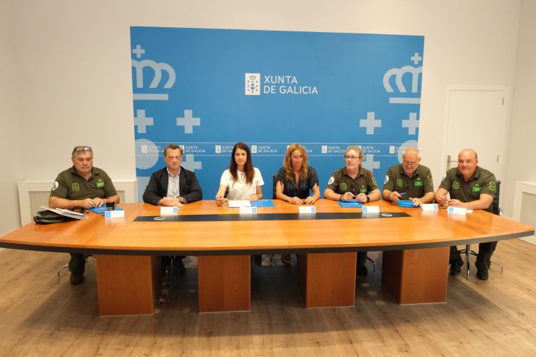 Xunta y sindicatos firman mejoras laborales de agentes y bomberos del servicio de prevención de incendios