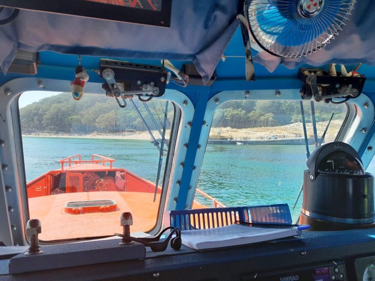 Sucesos.- Trasladan a una persona que sufrió una caída en las islas Cíes