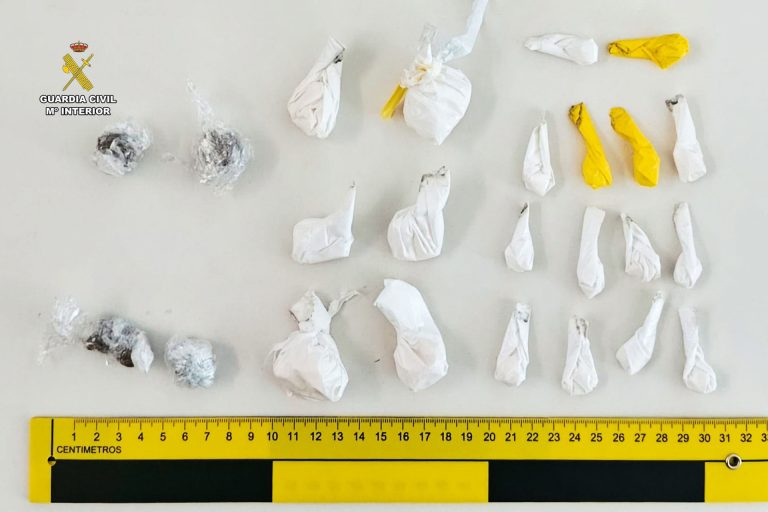 Sucesos.- Detenida una vecina de Oleiros (A Coruña) a la que incautaron cocaína y hachís por valor de más de 2.000 euros