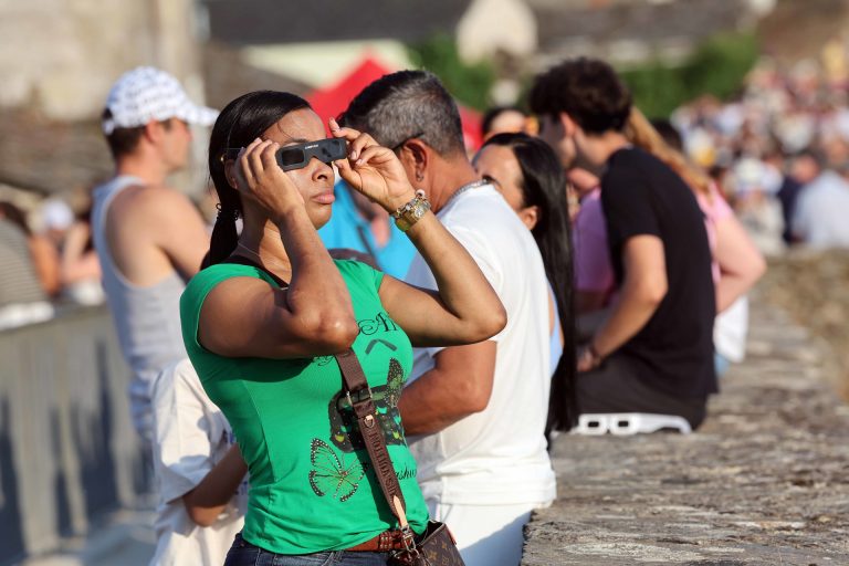 Eclipse.- Galicia registra 19 incidencias durante el eclipse: consultas sin síntomas, caídas y crisis de ansiedad