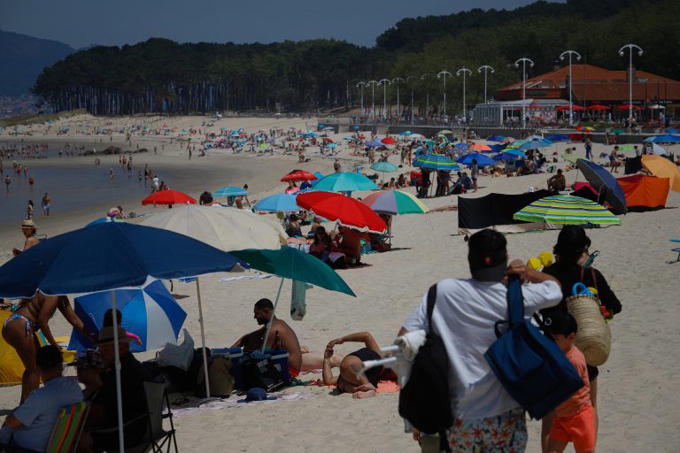 Galicia encadena tres días de altas temperaturas desde este domingo, con 67 municipios en alerta roja