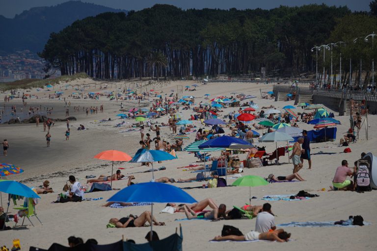 Las altas temperaturas continúan en Galicia, con alerta roja este martes solo en Valdeorras (Ourense)