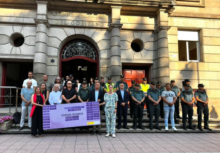 La Subdelegación del Gobierno en Ourense promueve un acto de condena por las últimas víctimas de violencia de género