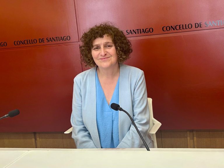La alcaldesa de Santiago ve «absurda» la polémica sobre el Quiroga Palacios: «No entendemos qué espera la Consellería»