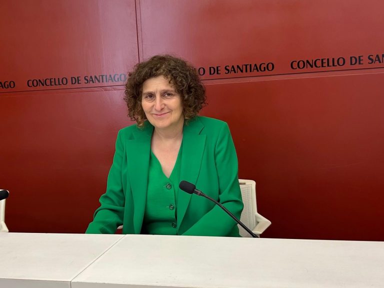 La alcaldesa de Santiago se desmarca de Fly2Galicia y garantiza que «no hubo ni habrá» apoyo económico ni colaboración