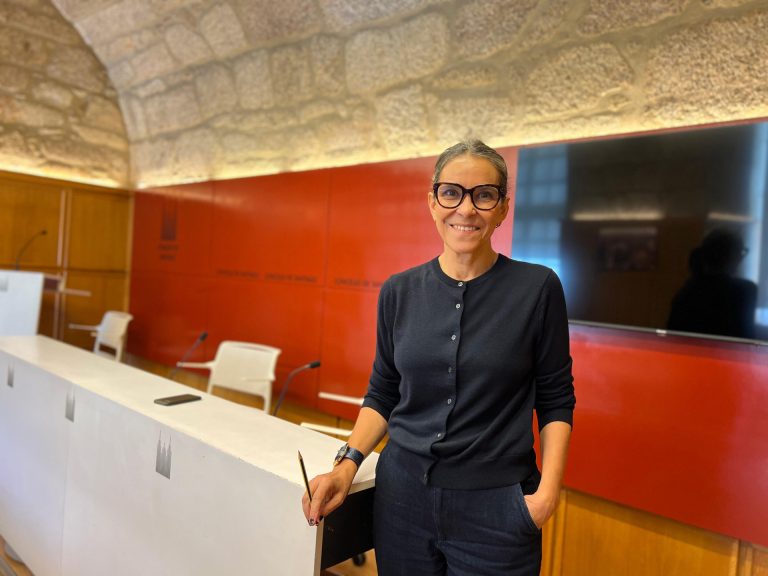 Las concejalas no adscritas acusan al gobierno de Santiago de «cinismo» con Fly2Galicia y piden «toda» la documentación