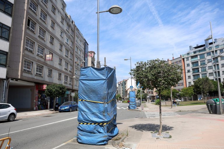 Pontevedra restaura los báculos de la iluminación pública en el centro urbano con 153.000 euros