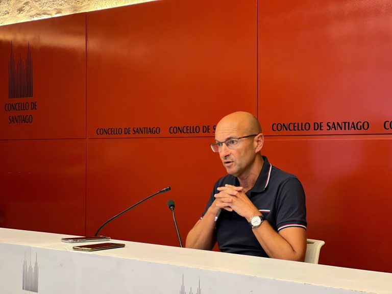 Las concejalas no adscritas de Santiago piden conocer en qué situación está el contrato de autobús tras un nuevo recurso