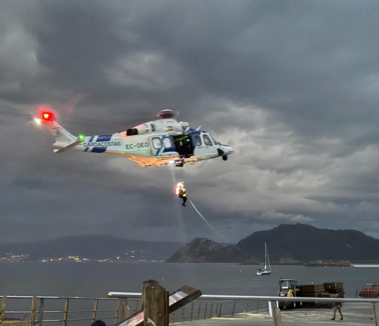 Sucesos.- Evacuado en helicóptero un trabajador de las islas Cíes tras sufrir síntomas compatibles con un ictus