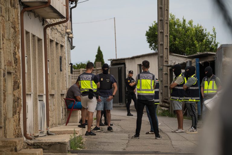 El líder de Os Fanchos y otros dos varones fueron detenidos cuando portaban más de 1.400 kilos de cocaína en A Pobra