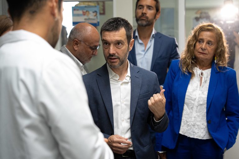 Bustinduy señala a Óscar Puente como un «gran animador de la vida política española» y augura: «Tiene cuerda para rato»