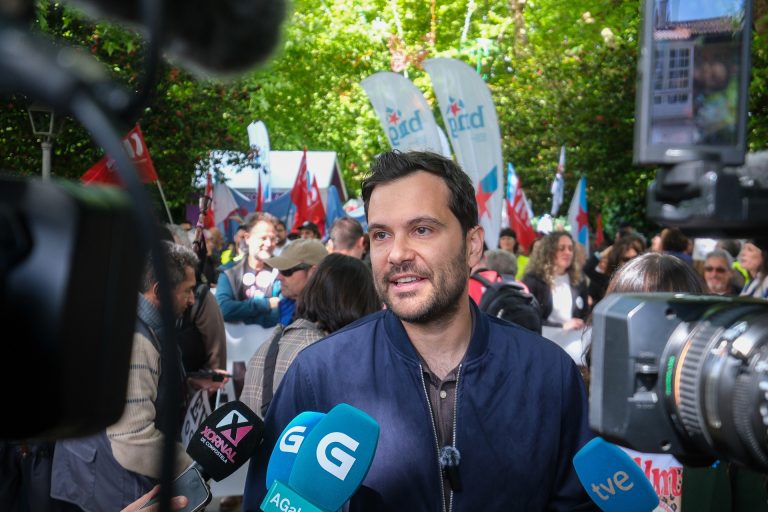 Sumar Galicia celebra que Bustinduy «abra la puerta a aplicar la ley de embargo» por Fly2Galicia
