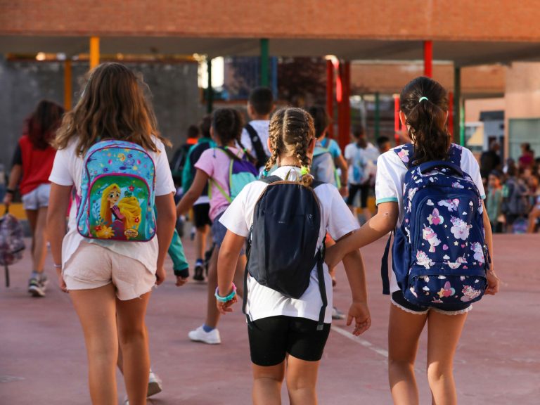 (AM)Un total de 298.436 alumnos volverán a las aulas gallegas el 9 de septiembre, casi 5.000 menos que el curso pasado