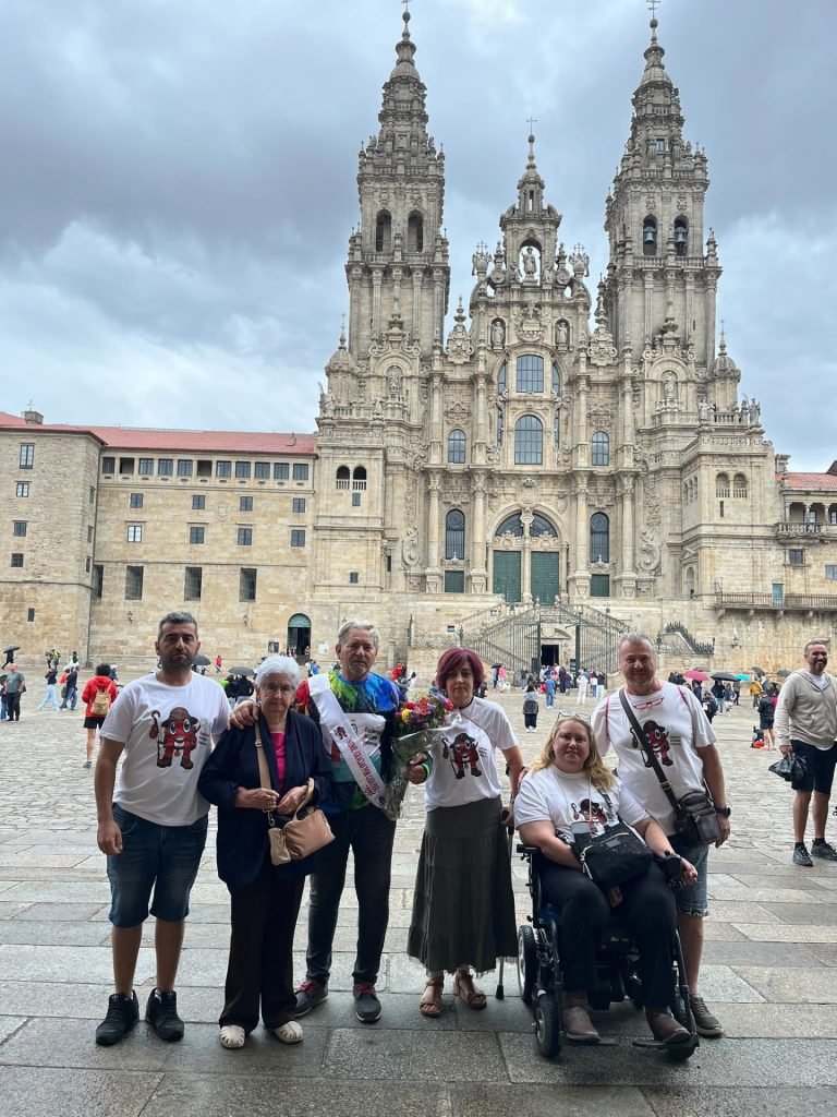 Un palentino con dos prótesis de rodilla hace el Camino de Santiago para dar visibilidad a la esclerosis múltiple