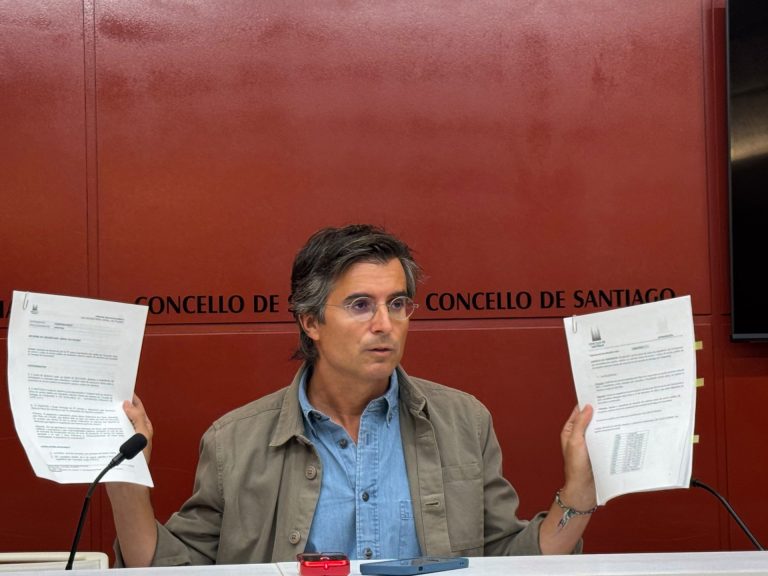 El PP de Santiago avanza que no apoyará las tarifas del bus si se mantiene «la retirada de la gratuidad» a los mayores