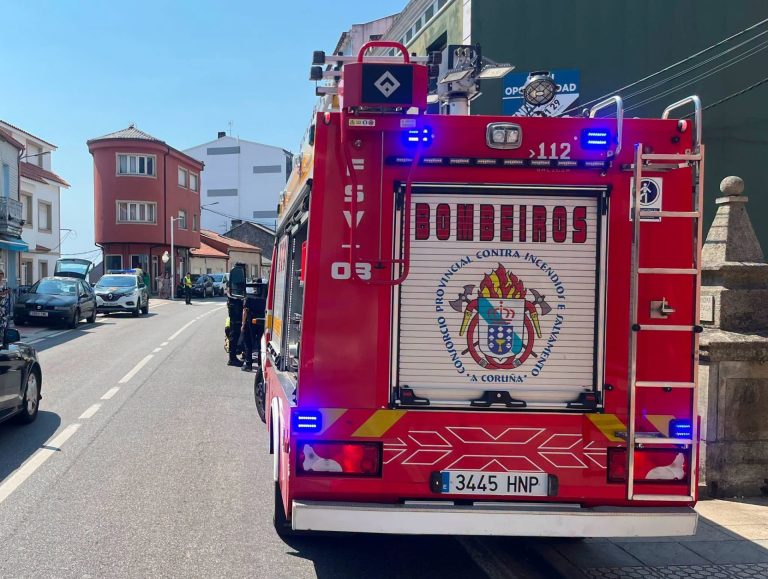 Sucesos.- Siete vehículos impactan contra varias piedras que se desprendieron por un accidente en Rianxo (A Coruña)