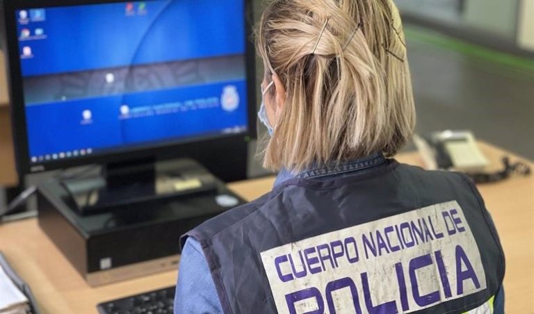 Detienen a un mujer y un hombre en Vigo por extorsionar a un vecino de Valladolid tras acceder a webs de contactos