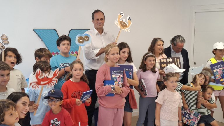El Puerto de Vigo y la Asociación Nacional de Mujeres de la Pesca (ANMUPESCA) ponen en marcha un campamento de verano