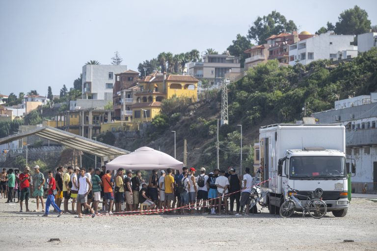 El PP apela a movilizarse por Ceuta, el BNG llama «racista» a la conselleira y PSdeG dice que los populares «se alegran»