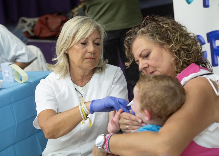 Consello.- La Xunta amplía a 75 centros educativos, 26.000 escolares, el programa de vacunación contra la gripe