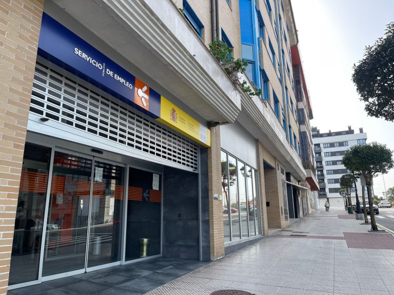 AV.- El paro crece un 2,2% en Galicia en agosto, por encima de la media española
