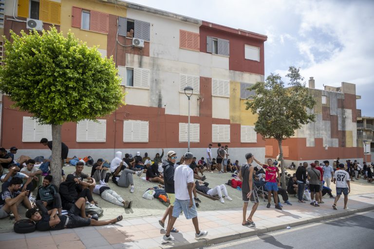 La Xunta pide al Gobierno «control de fronteras» y defiende el «retorno» de los menores que permanecen en Ceuta