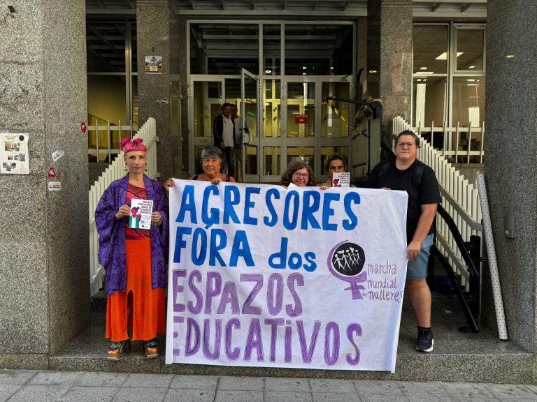 Marcha Mundial das Mulleres denuncia frente a Educación en Ourense supuestas agresiones machistas en un instituto