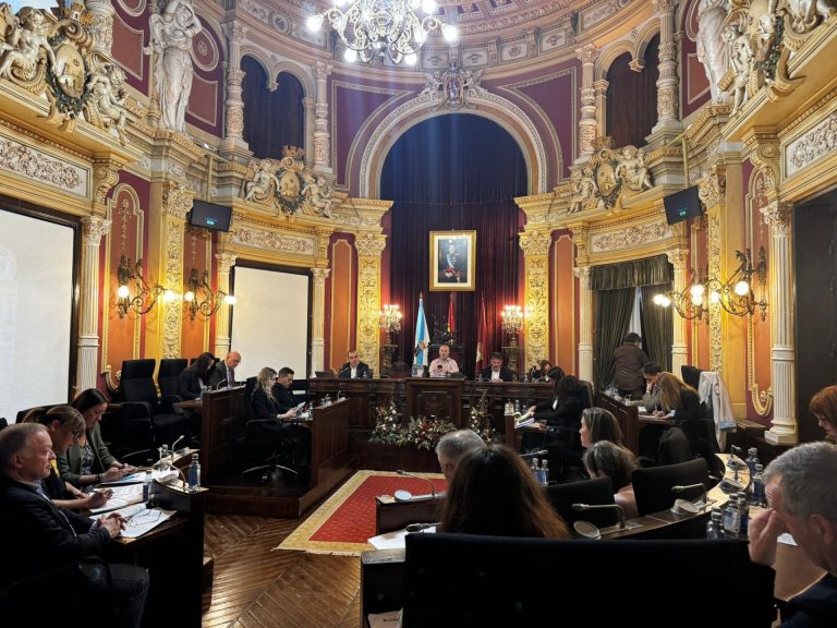 Populares instan a PSOE y BNG a «ir todos a una» contra Jácome y estos acusan a PP de «postureo» y de «buscar titulares»