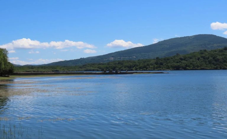 Presentan demanda de ejecución para que administraciones cumplan el fallo por contaminación del embalse de As Conchas