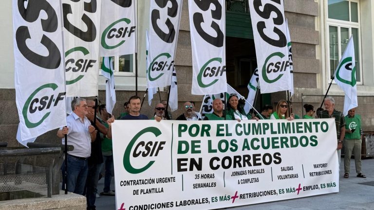 Trabajadores de Correos convocados por CSIF denuncian en Galicia «falta de personal» y «precariedad»