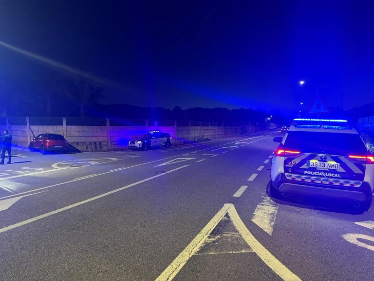 Sucesos.- Detenido un conductor tras saltarse dos controles de la Policía Local y empotrarse contra un muro en Poio
