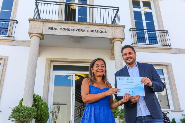 Villaverde entrega a Real Conservera el distintivo Artesanía Alimentaria para sus conservas del mar