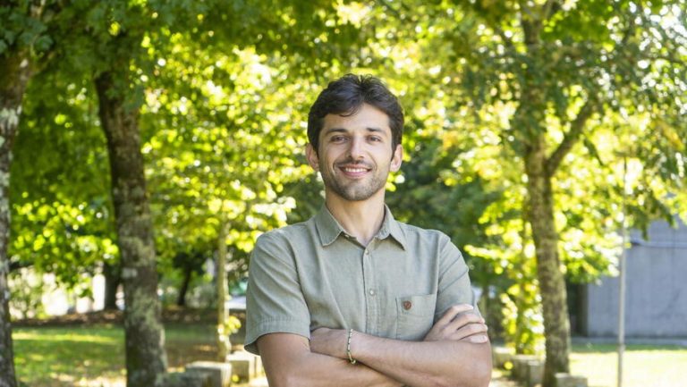 El cosmólogo Antón Baleato regresa a Galicia con una beca de 2 millones para investigar la expansión del universo