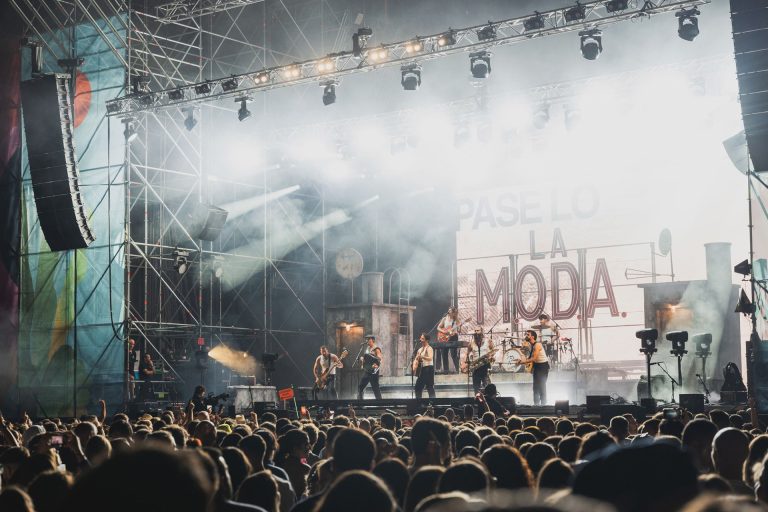 Crónica.- Más de 20.000 personas sucumben a la nostalgia millennial en el Recorda Fest de A Coruña