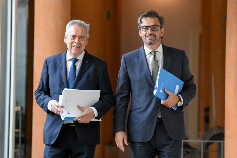 Sanidade garantiza «todos los protocolos» ante el brote de sarna en 20 mayores en una residencia de Monforte