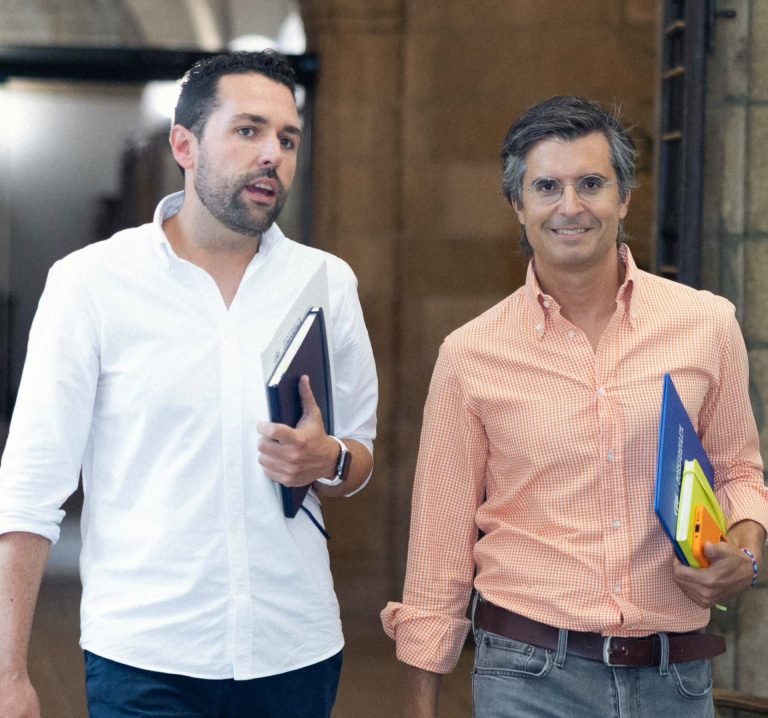 Verea (PP) propone la iniciativa ‘ColeBus’, una ayuda de 80 euros al mes por hijo para pagar el bus escolar