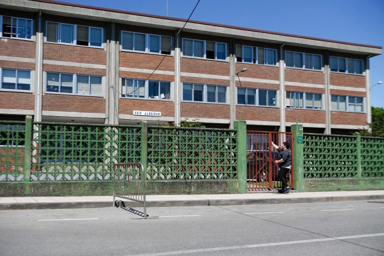 El PSOE urge más docentes para alumnado con necesidades específicas y el PP defiende aumento de profesorado