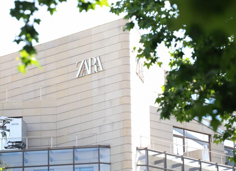Inditex cae más de un 3% pese a lograr resultados semestrales récord