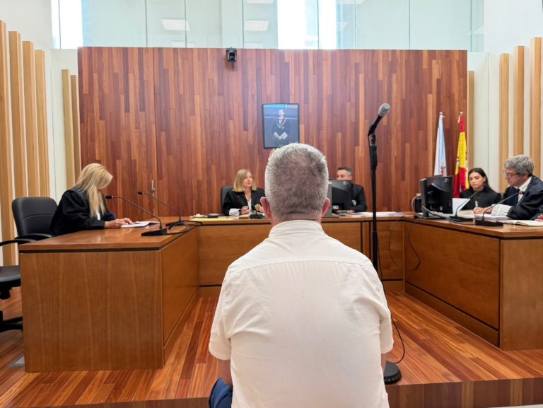 Un voluntario acepta una multa de 2.160 euros por besar y tocar el trasero a una peregrina tras sellar su credencial