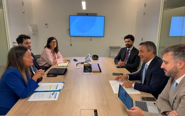 La conselleira do Mar pide más fondos para pesca al ponente de la Eurocámara del informe de nueva financiación