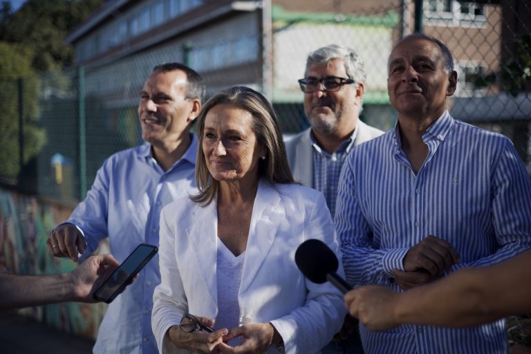 El PP de Vigo pide mejorar el mantenimiento de colegios y el BNG solicita medidas para «aliviar» el coste a las familias