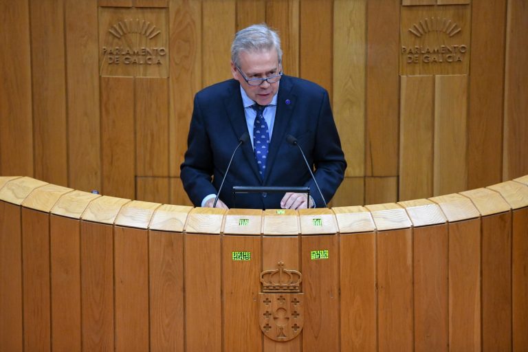 Pleno.- Gómez Caamaño reivindica la atención sanitaria estival, con aumento asistencial, frente a las críticas del BNG