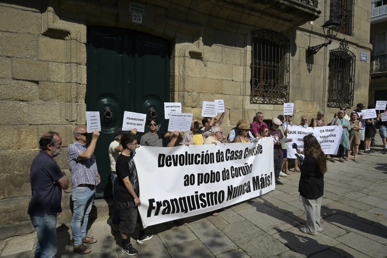 El pleno de A Coruña acuerda anular los acuerdos que permitieron a los Franco obtener la Casa Cornide