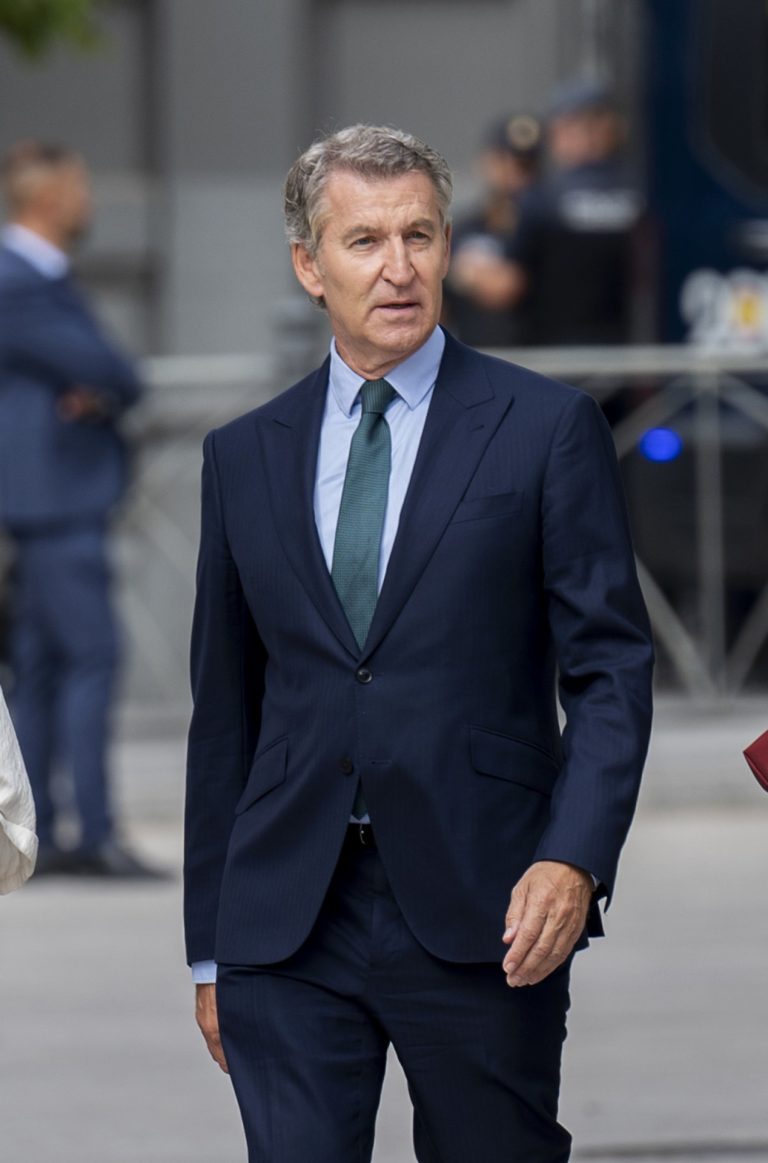 Feijóo pide a ‘barones’ y cargos del PP no improvisar tras desclasificación de informes y ceñirse a la línea de ‘Génova’