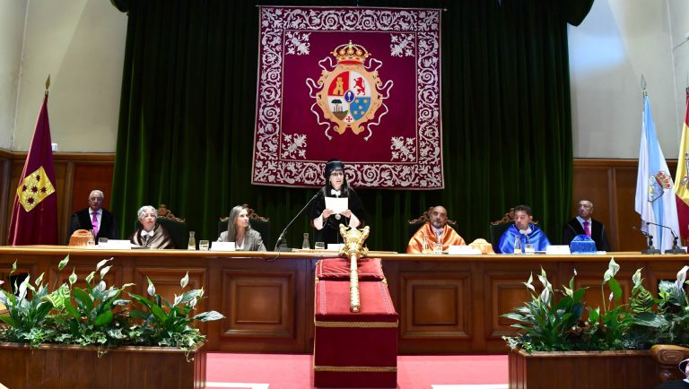 La memoria de la emigración y la defensa de los derechos humanos centran la apertura del curso académico de la USC