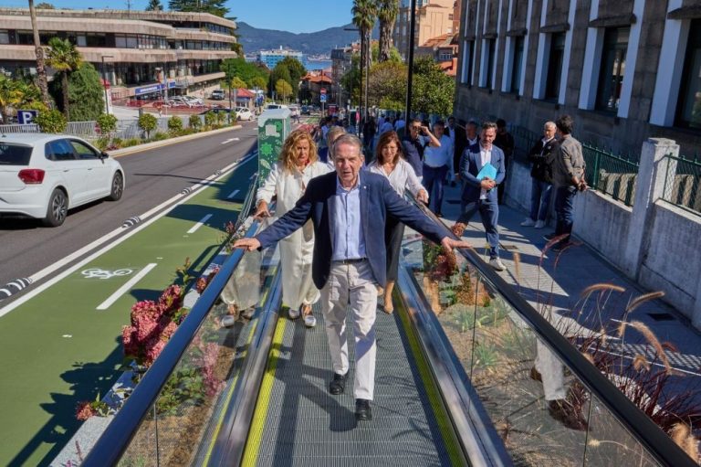 El Ayuntamiento de Vigo pone en marcha las nuevas rampas mecánicas en el Paseo Granada